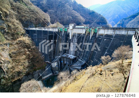荒川の本流最上流部に建設されたダム… 秩父『二瀬ダム』 127876848