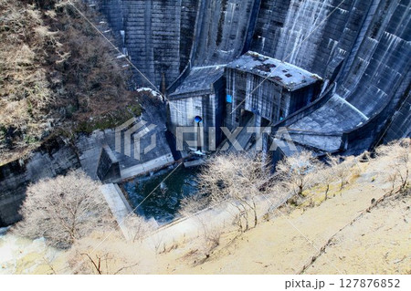荒川の本流最上流部に建設されたダム… 秩父『二瀬ダム』 127876852