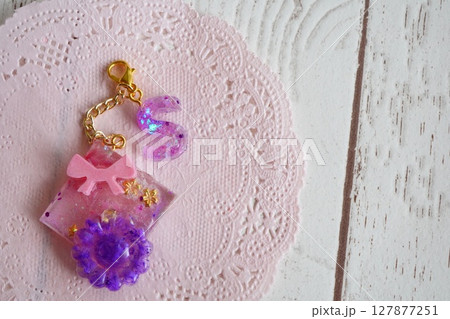 小学生の子供が作った手作りレジン作品。 小学生の子供が作った手作りレジン作品。 127877251