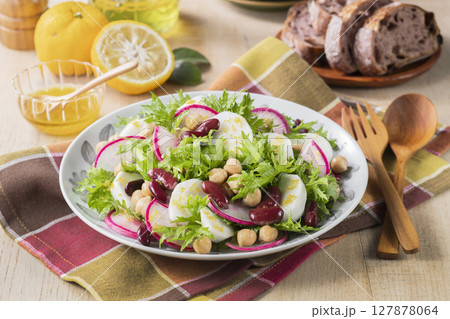 蕪とサラダ大根のサラダ 127878064