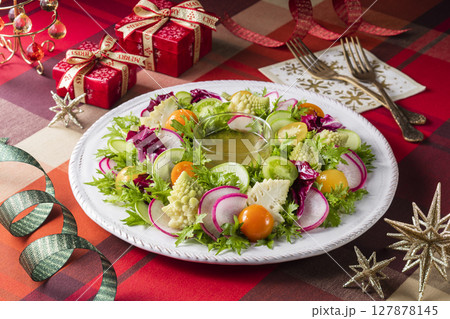 ロマネスコのリースサラダ 127878145