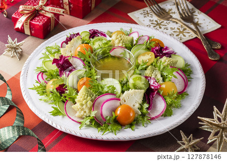 ロマネスコのリースサラダ 127878146