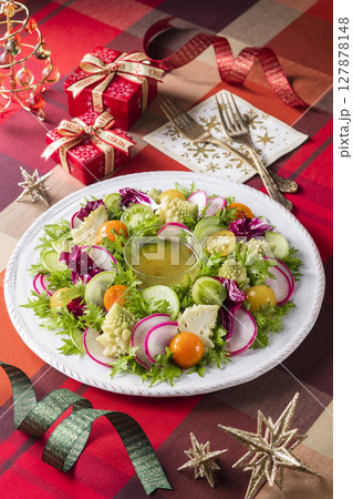 ロマネスコのリースサラダ 127878148