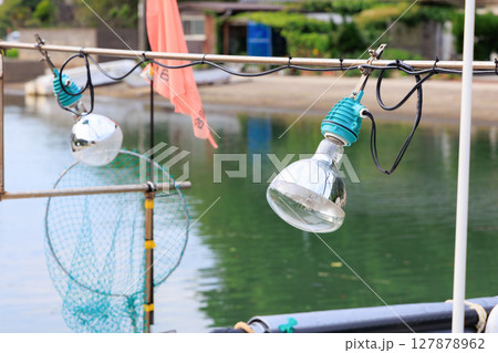 豊岡市津居山周辺の街並みと船(瀬戸運河) 豊岡市津居山周辺の街並みと船(瀬戸運河) 127878962