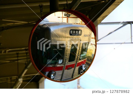 地下鉄『日比谷線』から信州へ… 標高599.76m【湯田中駅】にて『長野電鉄3500系』 127878982