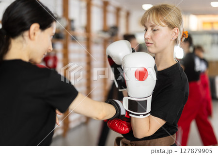 Young women in sportswear boxing 127879905