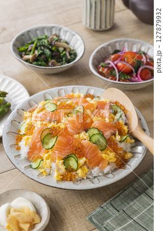 サーモンのちらし寿司 サーモンのちらし寿司 127879932
