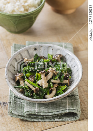 しめじとほうれん草の胡麻和え 127880058