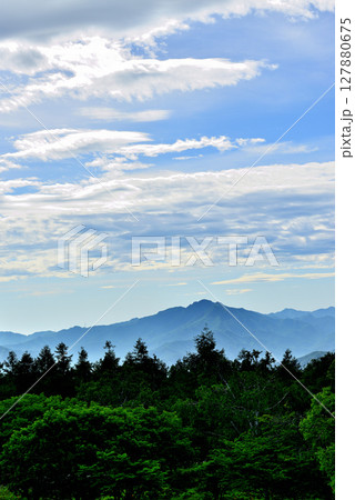 メルヘン街道 峠から見る御座山 127880675