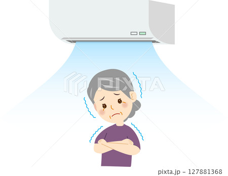 冷房が効きすぎて寒がるシニア女性 127881368