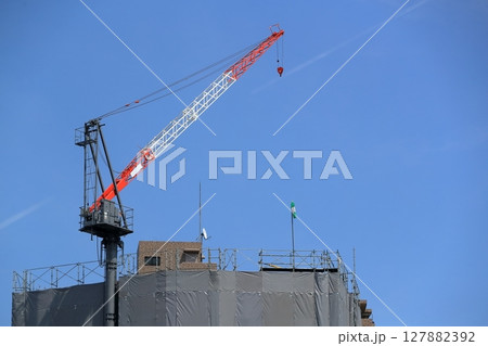 マンション工事 建設用クレーン マンション工事 建設用クレーン 127882392