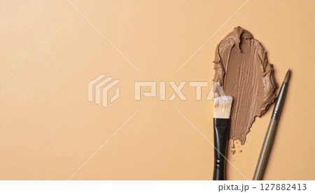 マットタン背景に広がるクレイマスクの質感表現 127882413