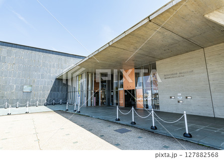 福井県福井市　福井県立図書館・福井ふるさと文学館 127882568