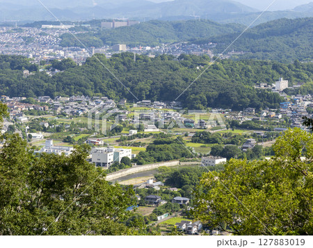 田畑が広がる大阪府池田市の郊外 127883019
