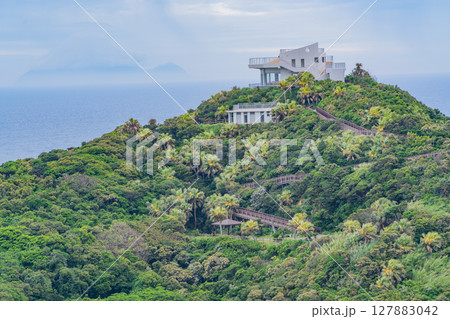 （鹿児島県）佐多岬　展望台・沖の船舶 127883042