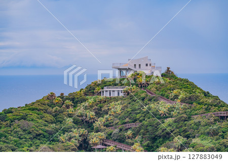 (鹿児島県)佐多岬 展望台・沖の船舶 (鹿児島県)佐多岬 展望台・沖の船舶 127883049