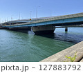 橋脚のある風景 127883792
