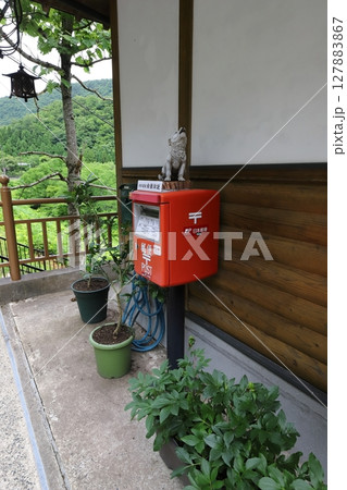 鳥取 三朝 ポストのある風景(白狼堂前・白狼伝説ポスト) 鳥取 三朝 ポストのある風景(白狼堂前・白狼伝説ポスト) 127883867