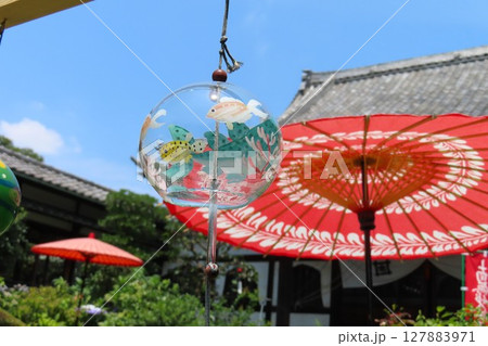【夏の風物詩】夏の日の寺社と風鈴③ 【夏の風物詩】夏の日の寺社と風鈴③ 127883971