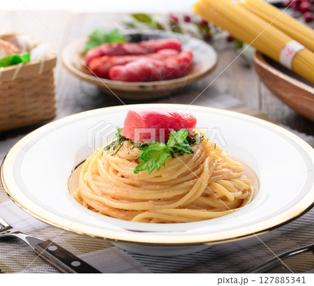贅沢たらこパスタと明太子の彩り盛り付け・和風洋食 おしゃれランチ 127885341
