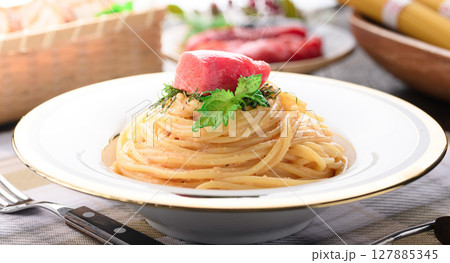 贅沢たらこパスタと明太子の彩り盛り付け・和風洋食 おしゃれランチ 127885345