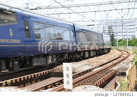 ロイヤルエクスプレス 鎌倉(電貨)踏切 ロイヤルエクスプレス 鎌倉(電貨)踏切 127885811