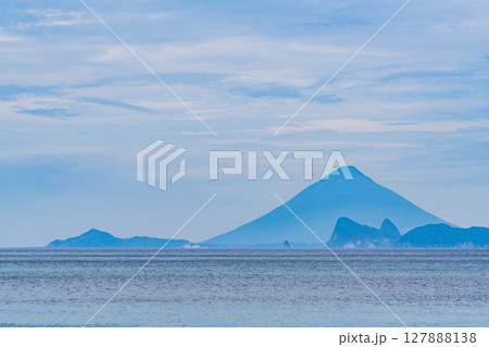 (鹿児島県)道の駅・根占から見る開聞岳 (鹿児島県)道の駅・根占から見る開聞岳 127888138