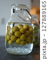 梅酒を手作りする 127889165