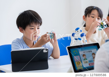 小学生のICT授業 127889586