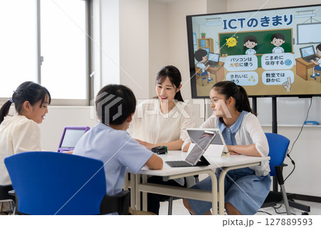 小学生のICT授業 127889593