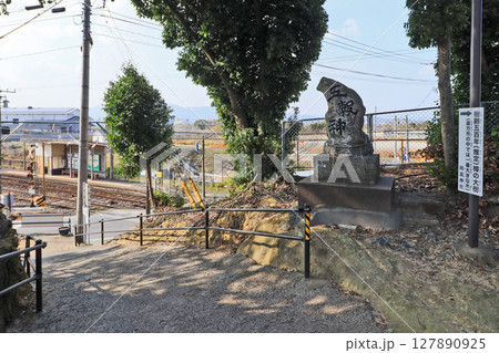 福岡県直方市の阿高神社参道と筑豊電気鉄道感田駅 福岡県直方市の阿高神社参道と筑豊電気鉄道感田駅 127890925