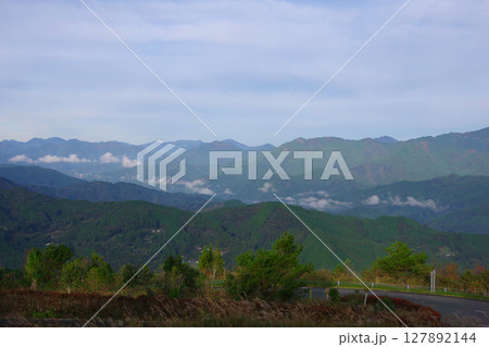 高知県大豊町　ゆとりすとパークおおとよから建設中の早明浦ダムを望む 127892144