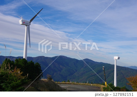 建設中の風車 127892151