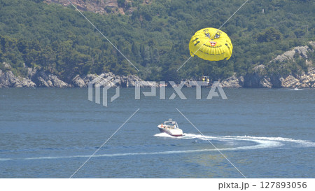 parasailing with yellow parachute 127893056