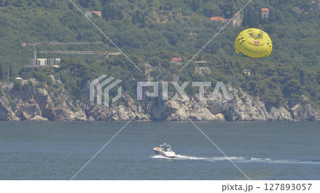 parasailing with yellow parachute 127893057