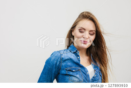 Happy smiling woman wearing jeans 127893910