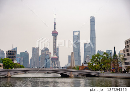上海の町並み　 127894556