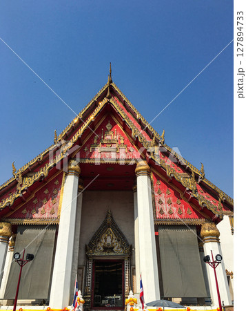 寺院のある風景 127894733