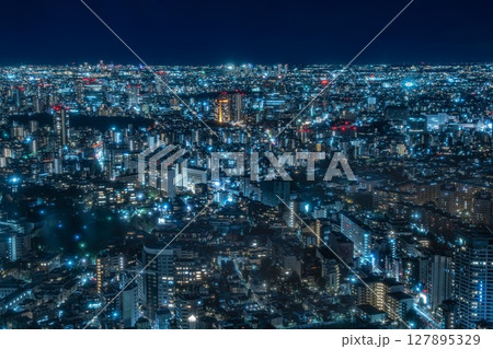 遠くへ続く都会の灯火 127895329