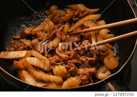 豚肉とセロリの豆板醤炒め 豚肉とセロリの豆板醤炒め 127897250