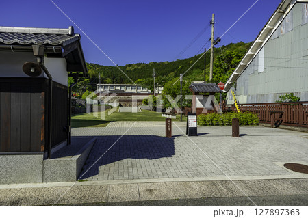 西予　卯之町の街並み　中町広場　愛媛県西予市 127897363