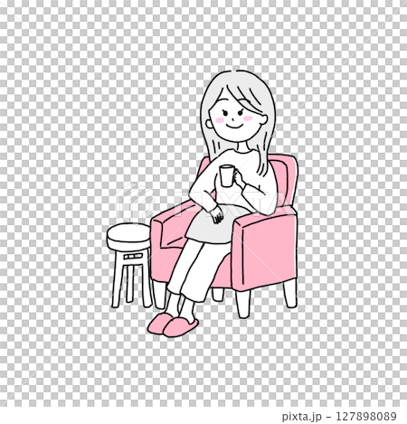 女人在沙發上放鬆喝咖啡 127898089