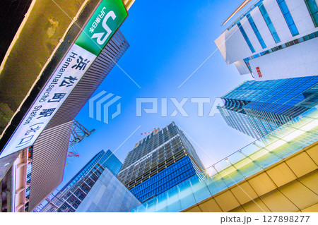 日本の東京都市景観　浜松町駅前の再開発。世界貿易センタービルディング新本館・ターミナル建設工事 127898277