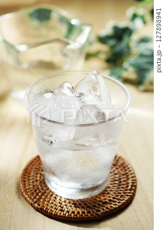 焼酎のロック 127898941