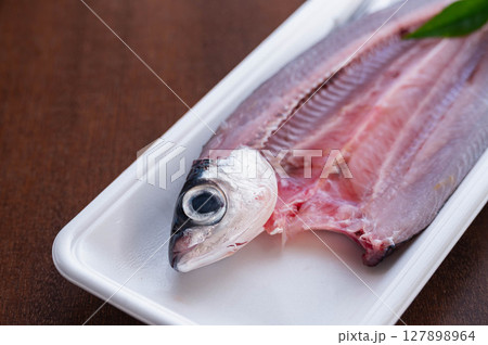 背開きのトビウオ 127898964