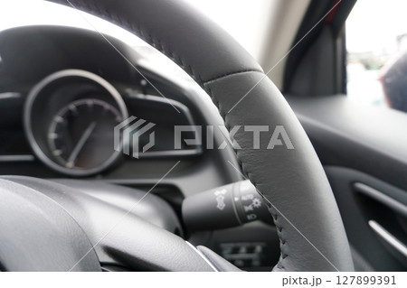 自動車の内装(本革巻き)02 自動車の内装(本革巻き)02 127899391