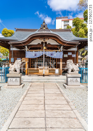 京都の石清水八幡宮からの分霊　神明八幡神社　拝殿　兵庫県西宮市神明町 127901735