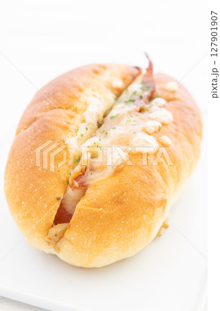 美味しいベーコンポテトパン 127901907