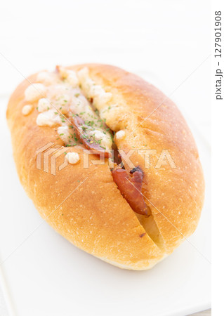 美味しいベーコンポテトパン 127901908