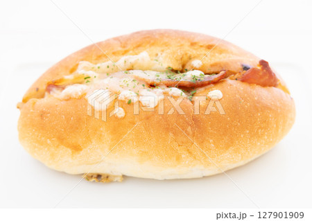 美味しいベーコンポテトパン 127901909